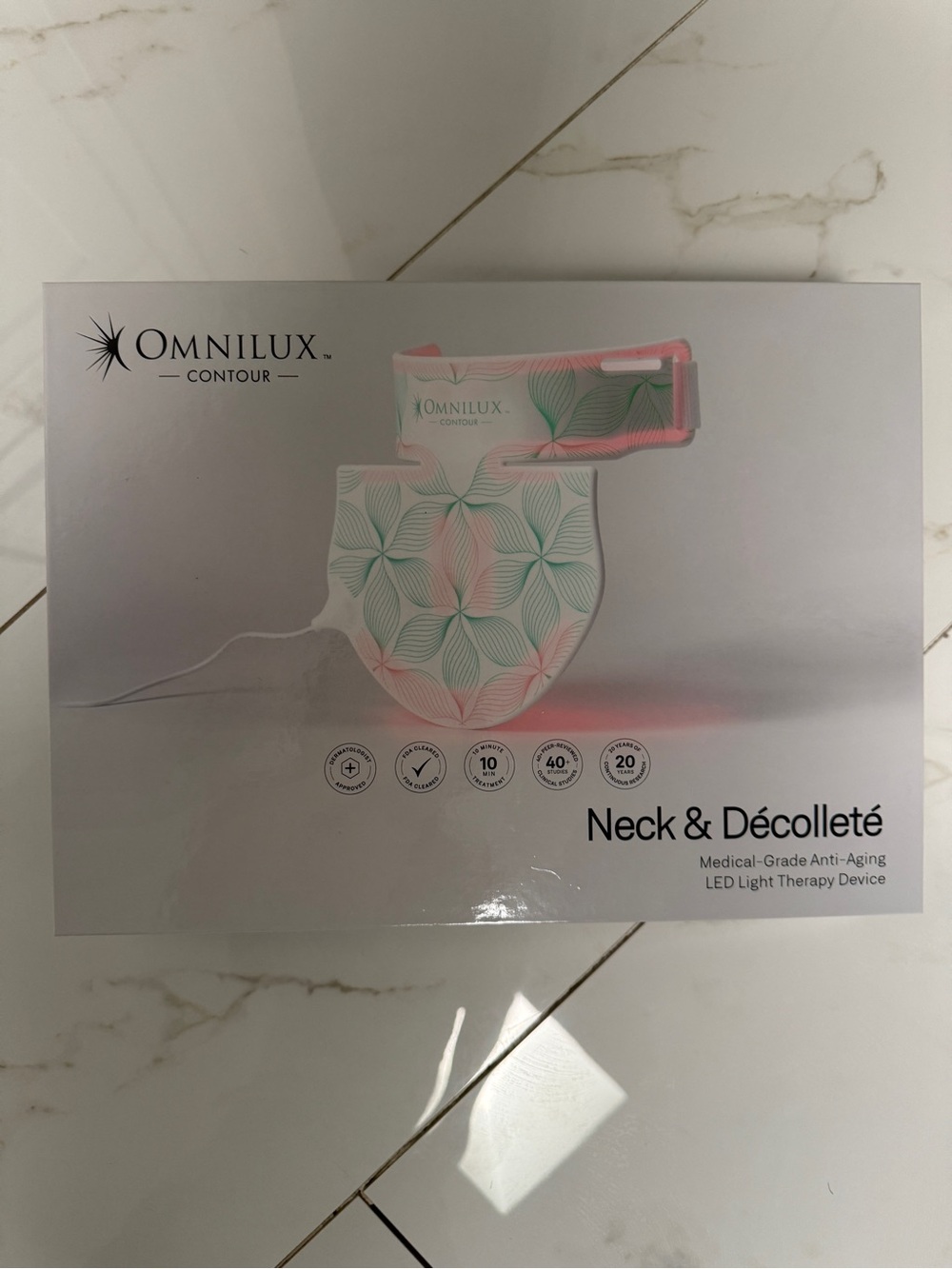 OMNILUX Contour Neck & Décolleté Red light